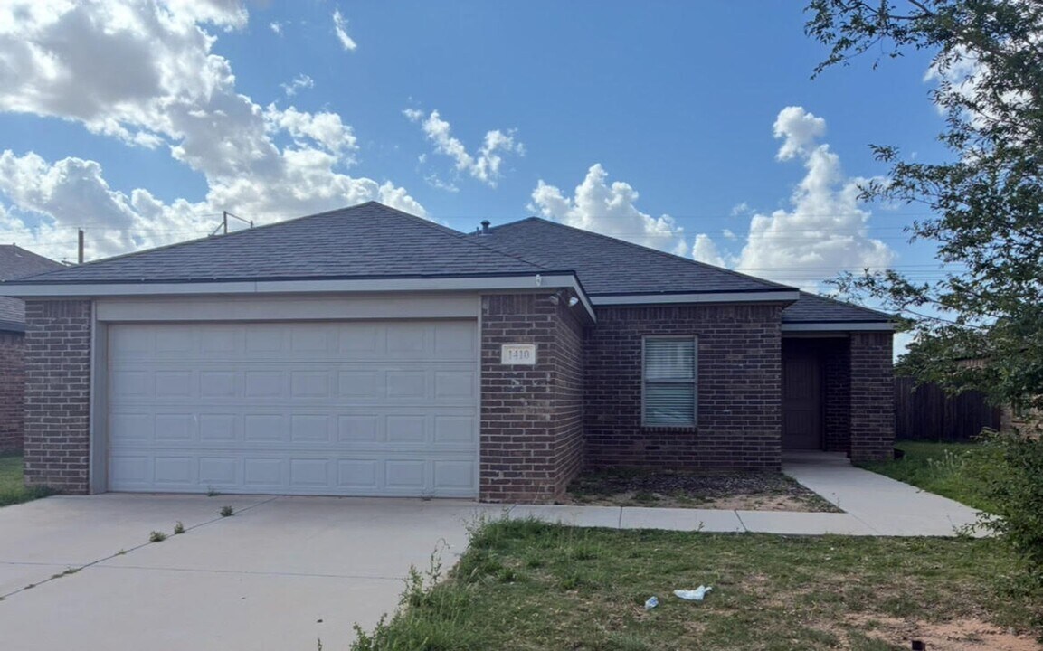 1410 Kingston St in Wolfforth, TX - Building Photo