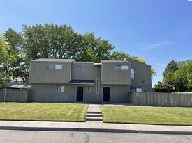1839 Peachtree Ln, Unit 3 in Richland, WA - Building Photo