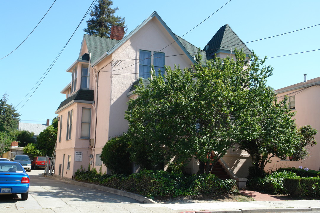 2221 Dwight Way in Berkeley, CA - Building Photo