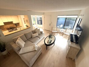 104 Dockside Cir in San Rafael, CA - Building Photo - Building Photo