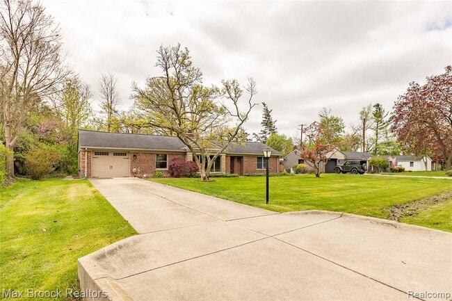 16239 Madoline St in Beverly Hills, MI - Building Photo - Building Photo