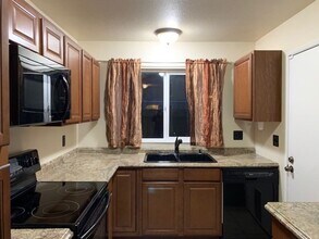 1416 Gold Way in Rohnert Park, CA - Building Photo - Building Photo