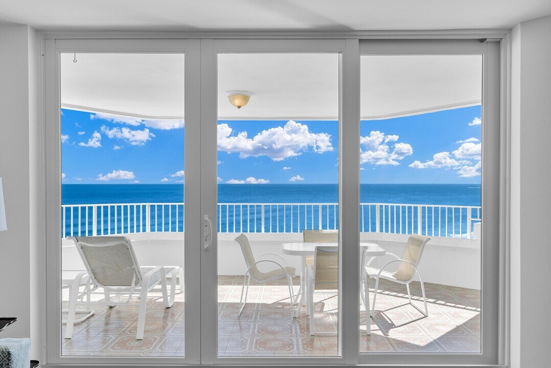 500 S Ocean Blvd in Boca Raton, FL - Building Photo