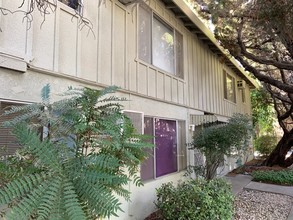 4681-4691 Karbet Way in Sacramento, CA - Building Photo - Building Photo