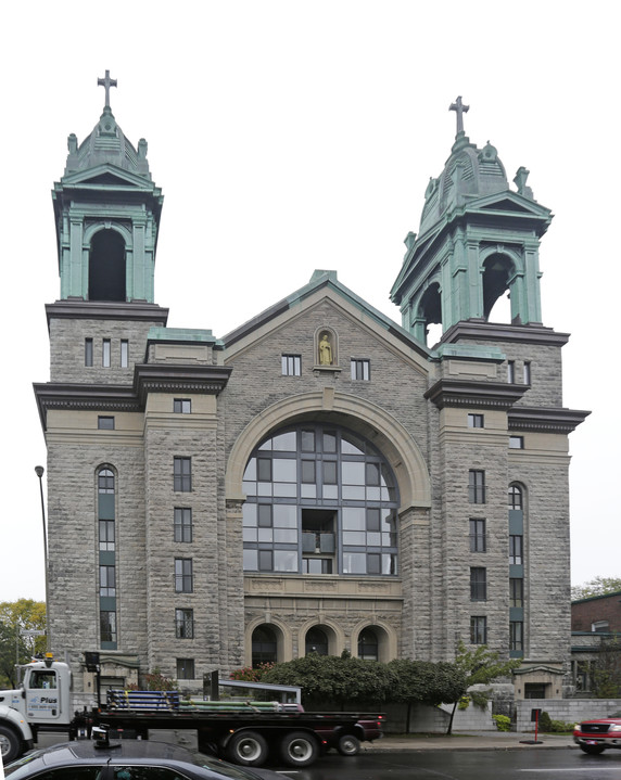 20 St-Zotique St in Montréal, QC - Building Photo