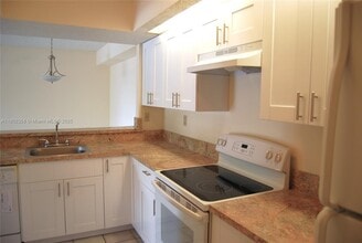 8540 SW 212th St in Cutler Bay, FL - Building Photo - Building Photo