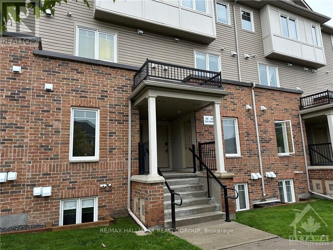 294 Espin Heights in Ottawa, ON - Building Photo - Building Photo