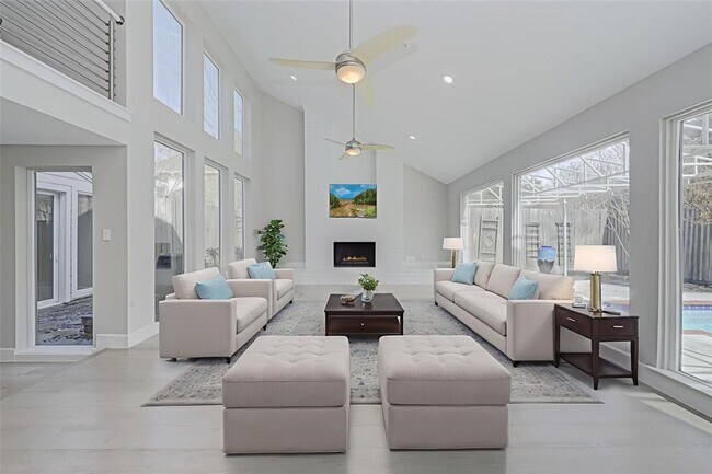 property at 915 Daria Dr
