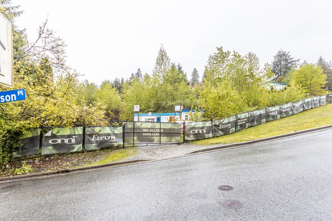 Townhomes At Evelyn Walk in West Vancouver, BC - Building Photo