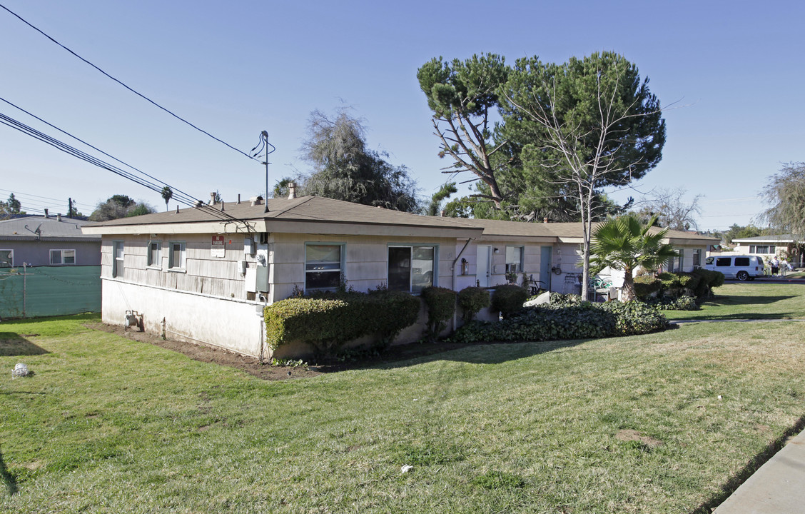 131-141 N Beech St in Escondido, CA - Building Photo