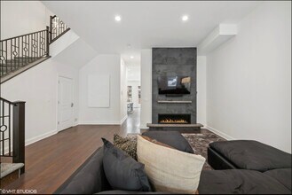 215 N Green St in Chicago, IL - Building Photo - Building Photo