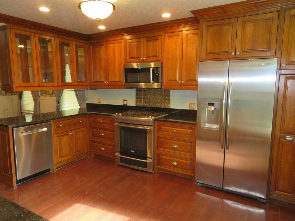 712 Main St in Poughkeepsie, NY - Building Photo