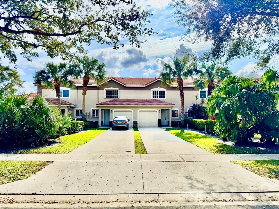 6728 Old Farm Trail in Boynton Beach, FL - Building Photo