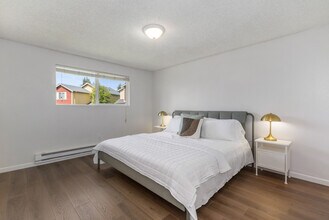 15706 Ash Way in Lynnwood, WA - Building Photo - Building Photo