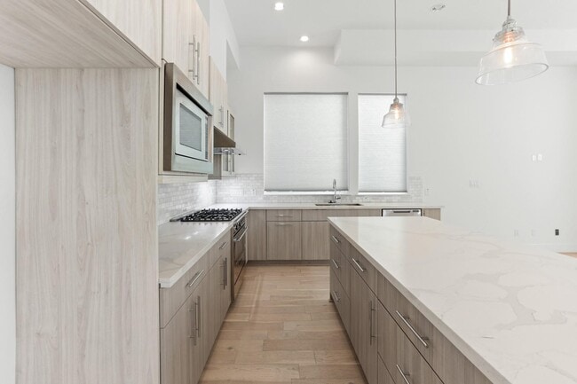 9818 Mocking Bird Hill Ln