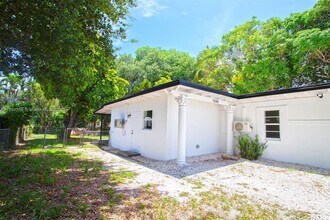 1528 NE 145th St in Miami, FL - Building Photo - Building Photo