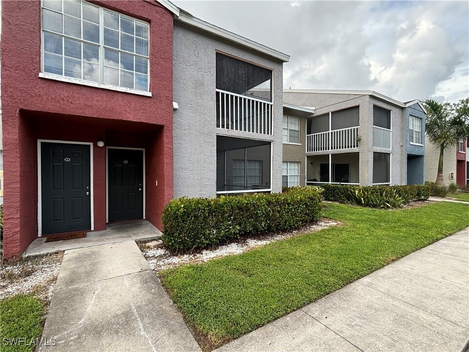 201 Santa Clara Dr in Naples, FL - Building Photo
