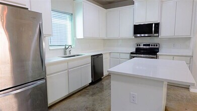 214 Munro St in Liberty Hill, TX - Building Photo - Building Photo