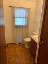 10437 W Silver Spring Dr in Milwaukee, WI - Building Photo - Building Photo