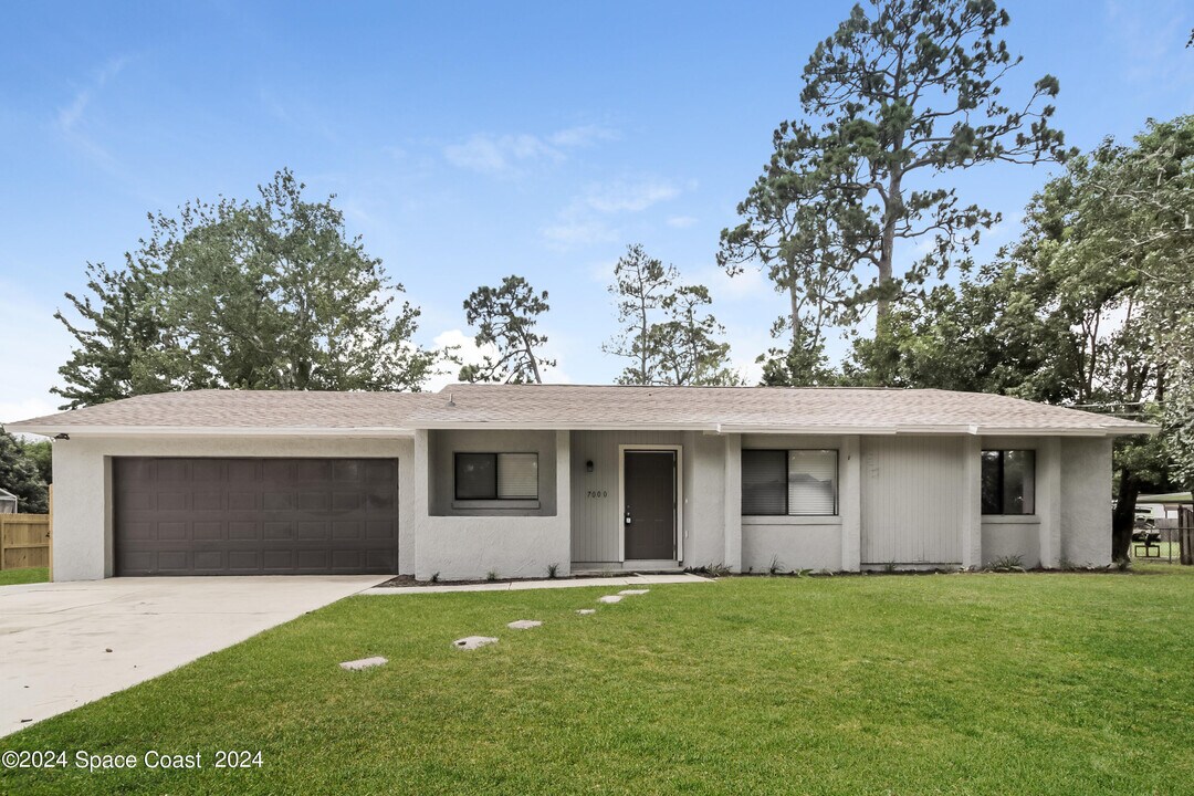 7000 Kaylor Ave in Cocoa, FL - Building Photo