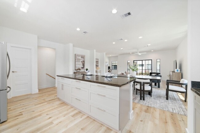 property at 11927 N Hoa Sen Cir