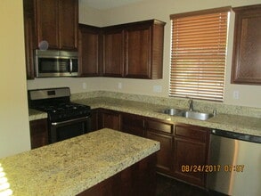 501 Candela Cir in Sacramento, CA - Building Photo - Building Photo