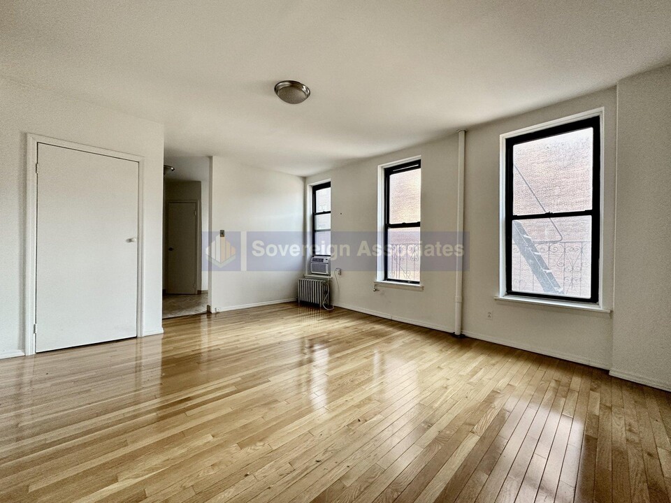 401 E 68th St in New York, NY - Building Photo