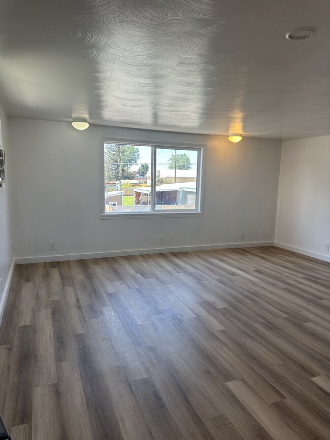 208 N 2nd St E in Paul, ID - Building Photo - Building Photo