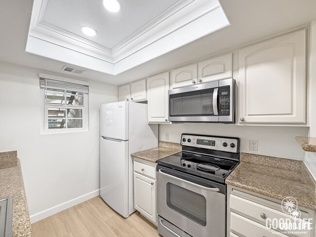 14942 Avenida Venusto in San Diego, CA - Building Photo - Building Photo