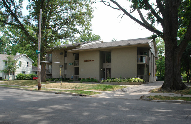 Beal Street Apartments in East Lansing, MI - Building Photo - Building Photo