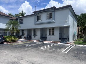 8260 NW 10th St in Miami, FL - Building Photo - Building Photo