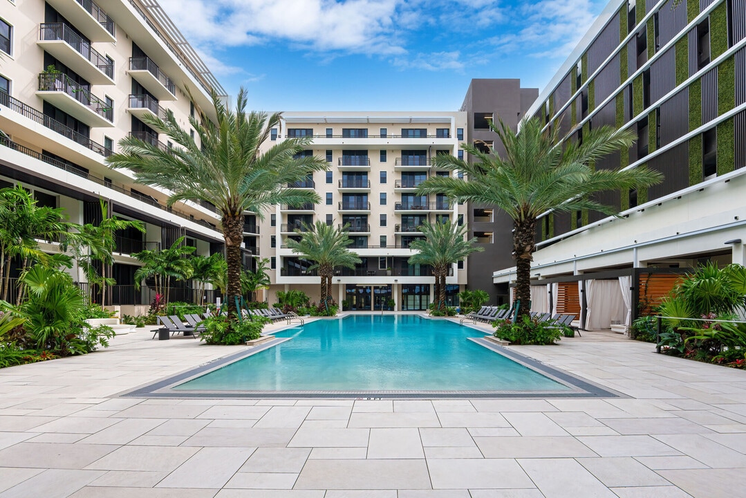 Manor Miramar in Miramar, FL - Building Photo