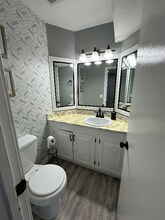 2133 Quail Creek Dr in Lawrence, KS - Foto de edificio - Building Photo