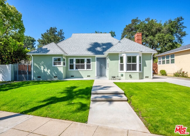 property at 1091 Palm Terrace