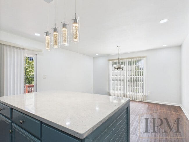 property at 2725 Hunt Club Dr