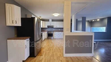 275 Benchview Rd in Kelowna, BC - Building Photo - Building Photo