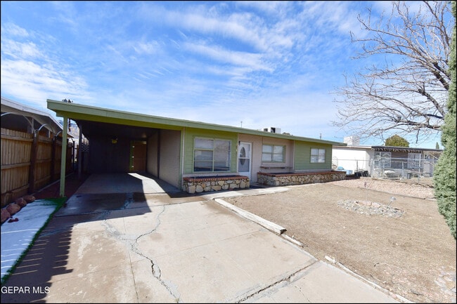 9143 Matterhorn Dr in El Paso, TX - Building Photo - Building Photo