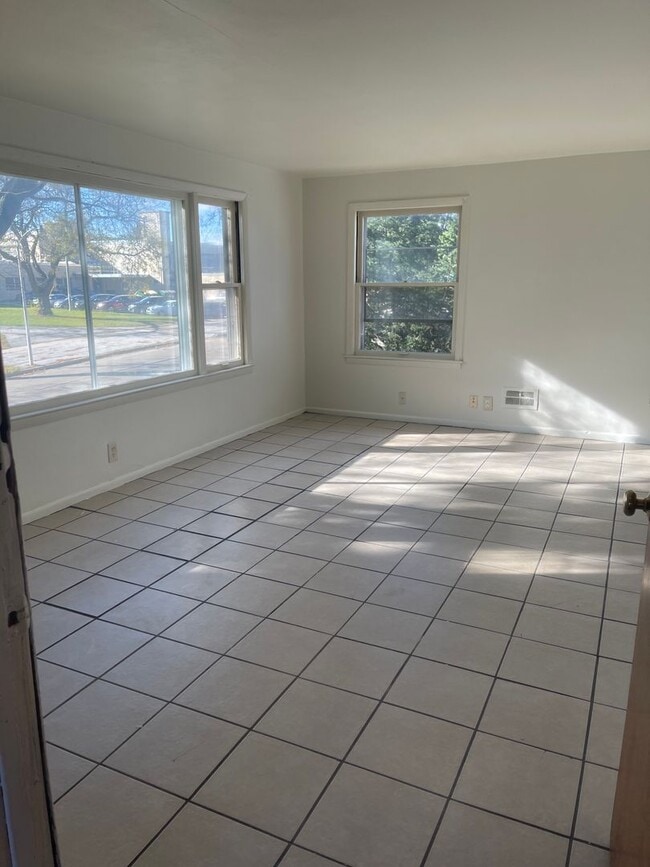 6520-6522-6522 W Carmen Ave