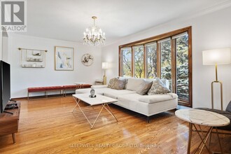 1545 Prince of Wales Dr in Ottawa, ON - Building Photo - Building Photo
