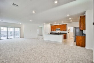 7412 Legacy Pt St in Las Vegas, NV - Building Photo - Building Photo