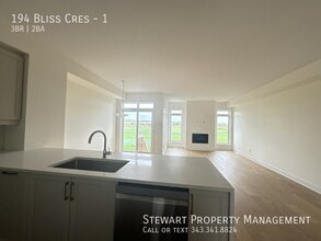 194 Bliss Cres in Ottawa, ON - Building Photo - Building Photo