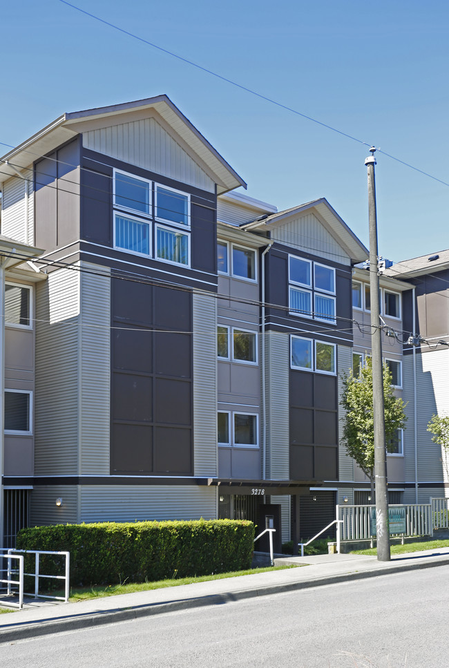 Vanness Park in Vancouver, BC - Building Photo - Building Photo