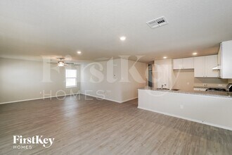 9211 Griffith Run in Converse, TX - Foto de edificio - Building Photo