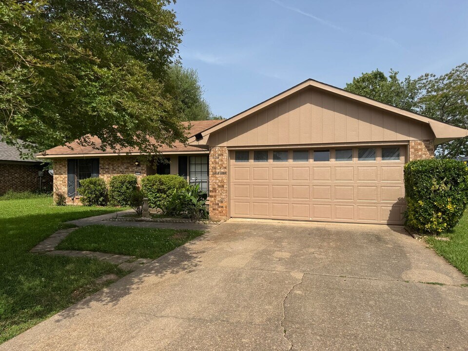 4931 Gen Rusk Dr in Bossier City, LA - Building Photo