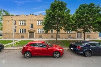 5402 W Rice St Chicago, IL 60651 in Chicago, IL - Building Photo - Building Photo