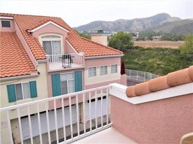 27004 Karns Ct in Santa Clarita, CA - Building Photo