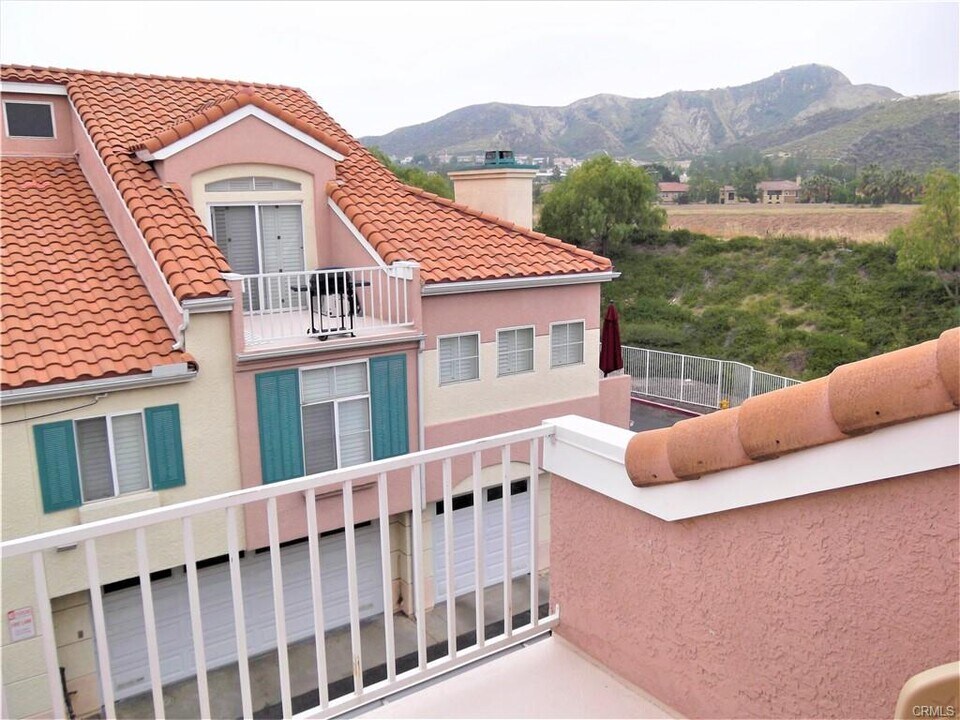 27004 Karns Ct in Santa Clarita, CA - Building Photo