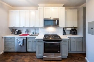 68 Zabriskie St in Jersey City, NJ - Building Photo - Building Photo