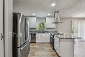 16901 Melba Ln in Lutz, FL - Building Photo - Building Photo