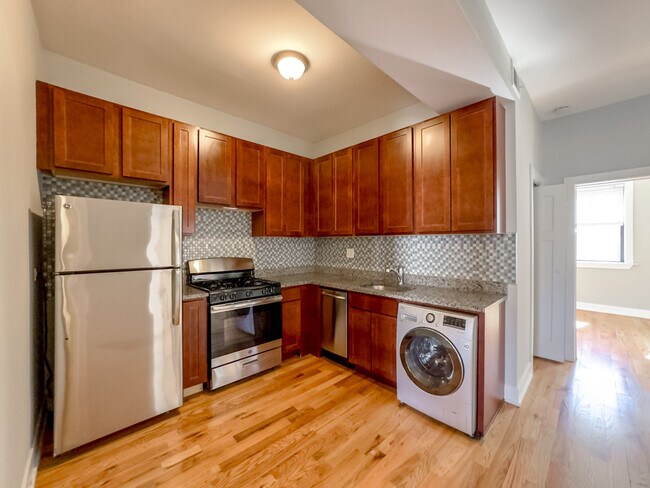 644 W Oakdale in Chicago, IL - Building Photo - Building Photo